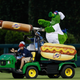 Illustration for article titled Flying hot dog projectile shot by Phillie Phanatic injures fan